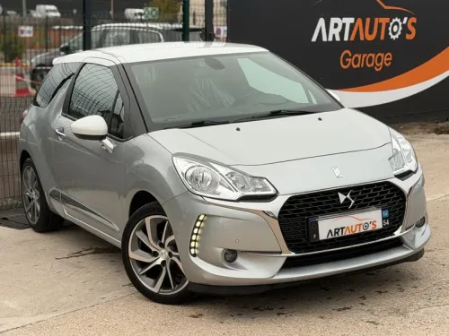 CITROEN DS3 1.6 Blue-Hdi 120 ch SPORT CHIC APPLE CARPLAY ANDROID AUTO / SIEGES CHAUFFANTS / LED / GPS & CAMERA DE RECUL / JANTES BI TON / RADAR AVT ARR / CLIM AUTO / HIFI SYSTEM / 1ERE MAIN CARNET CO