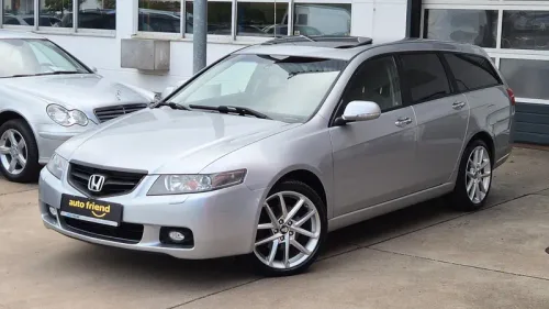 Honda Accord 2.4 i.VTEC 190CH - Historique D'Entretien Complet - Attelage - Toit Pano - Caméra de Recul - 155000KM