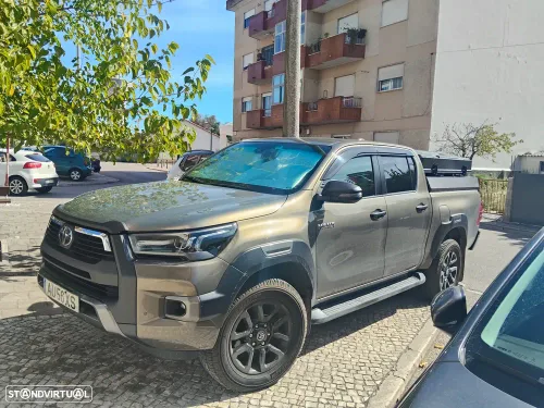 Toyota Hilux 2.8 D-4D 4WD Invincible TA