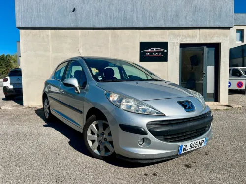 PEUGEOT 207 HDi 90CH * 85.000 KMS * DISTRIBUTION EFFECTUÉE / 5 PORTES / CLIM / 5 PLACES / REGULATEUR / VITRES ELEC / ACCOUDOIR AVANT