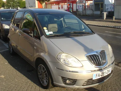Lancia musa (2) 1.3 mjt 90 dpf platino 103000 km