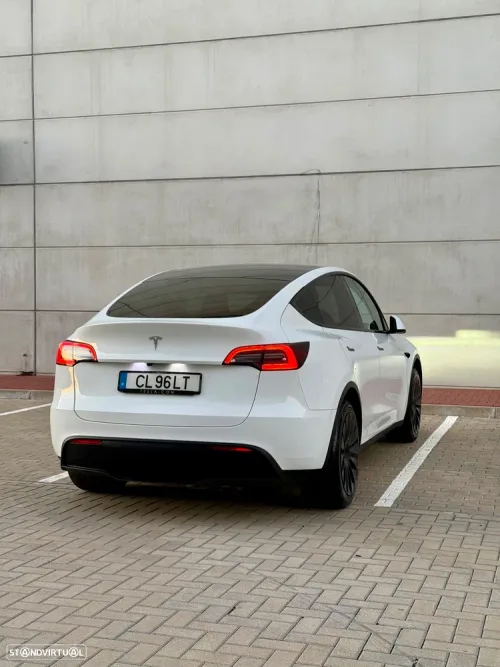 Tesla Model Y Long-Range RWD