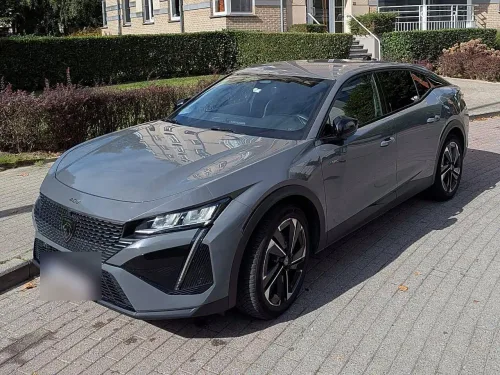 Peugeot 408 408 1.6 Plug-in Hybrid 180 e-EAT8 Allure Pack – Gris Sélénium – Caméras 360° – Attelage