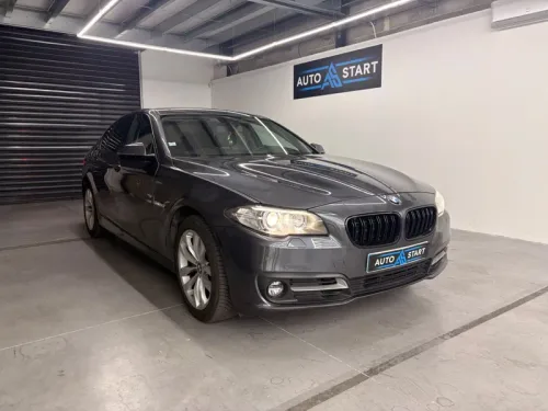 B.M.W. 5 Berline 530d xDrive Techno Design Sport AFFICHAGE TETE HAUTE/HARMAN KARDON/COMPTEUR DIGITAL/ATTELAGE