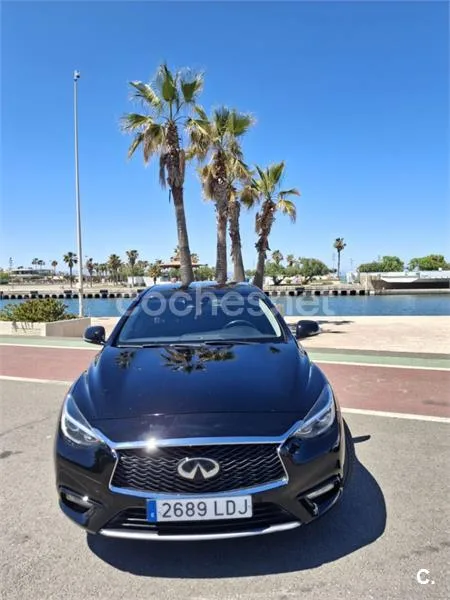 INFINITI Q30 1.6T PREMIUM