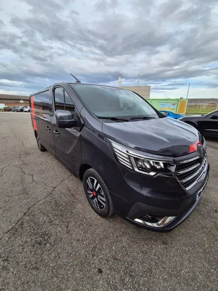 RENAULT TRUCKS RED ÉDITION 150cv EXCLUSIVE