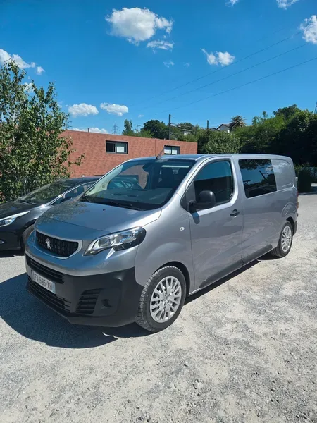 Peugeot EXPERT III TAILLE M CABINE APPROFONDIE FIXE 6 PLACES ATTELAGE 2.0 HDi 120 CV AUTOMATIQUE 2021 TRES BON ETAT PRIX AFFICHE TTC