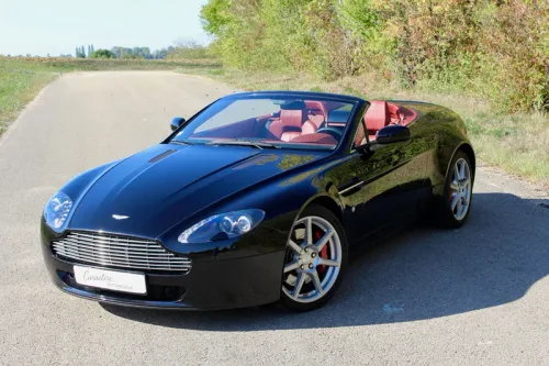 Aston Martin V8 Vantage Roadster 4.3 385 ch - Boite mécanique - 1/727 exemplaires dans le monde - Suivi 100% Aston Martin - Onyx Black/Chancellor Red - Excellent état - 49 500 km