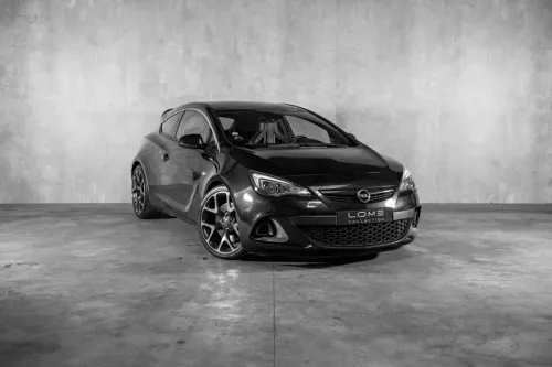 Opel Astra GTC OPC 2.0L Turbo 280 CH - Boite Manuelle - Noir Carbone - Sièges Recaro Chauffants - Admission Airtec - Carnet & Suivi Complet