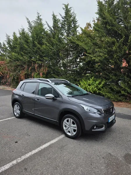 Peugeot 2008 1.2 82 cv Signature 2019 45580 km excellent état