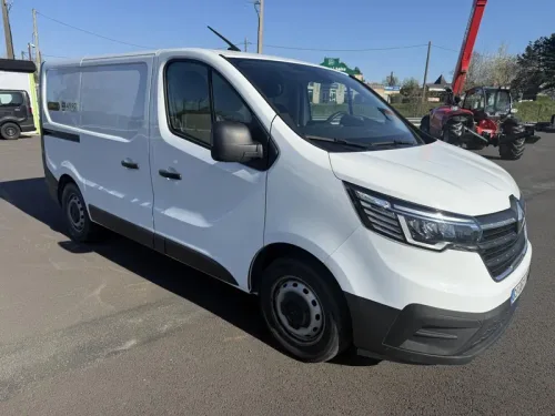 RENAULT TRAFIC L1H1 130CH intérieur bois + attelage