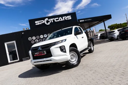 Mitsubishi L200 2.3 DI-D CD Invite Strakar Look 4WD
