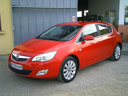 Opel astra 1.4 t 140cv cosmo 121000km 08/2010 1 ere main francaise clim syteme audio infinity crit air 1