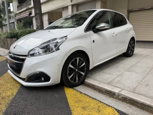 Peugeot 208 Phase 2 110cv Tech Edition Entretien Complet et jour