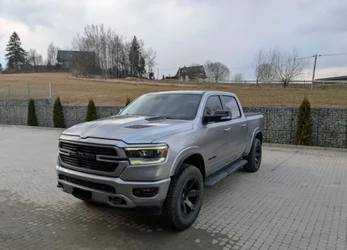 Dodge RAM 1500 Laramie Crew Cab 5.7 V8 HEMI 4x4 – 399 CH – GPL