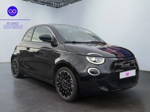Fiat 500 500e LA PRIMA – 17 000 km Noir Intérieur cuir blanc Toit ouvrant Quasi neuve