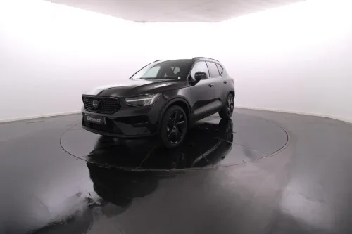 Volvo XC40 B3 Black Edition 163cv Cx. Aut. Apple CarPlay / Vidros Escurecidos / Cam. Traseira / Teto Panorâmico / LED / JLL20