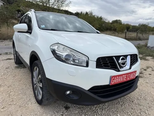 Nissan Qashqai dci 130 cv TEKNA 4 WD & Toit panoramique attelage Cuir Garantie 1 an