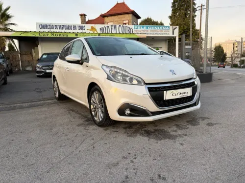 Peugeot 208 1.2 PureTech Signature