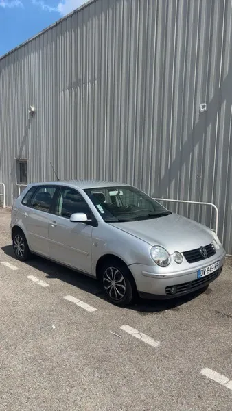 🚗 Volkswagen Polo 4 1.4i Essence – 2003 – 233 000 km – 5 portes – Gris