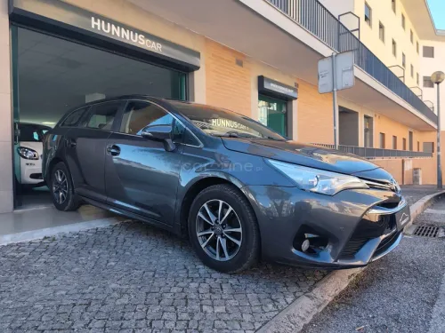 Toyota Avensis 1.6 D-4D Exclusive