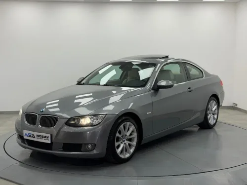 Bmw serie 3 e92 330 i 272 cv / 6 cylindres / toit ouvrant / interieur cuire